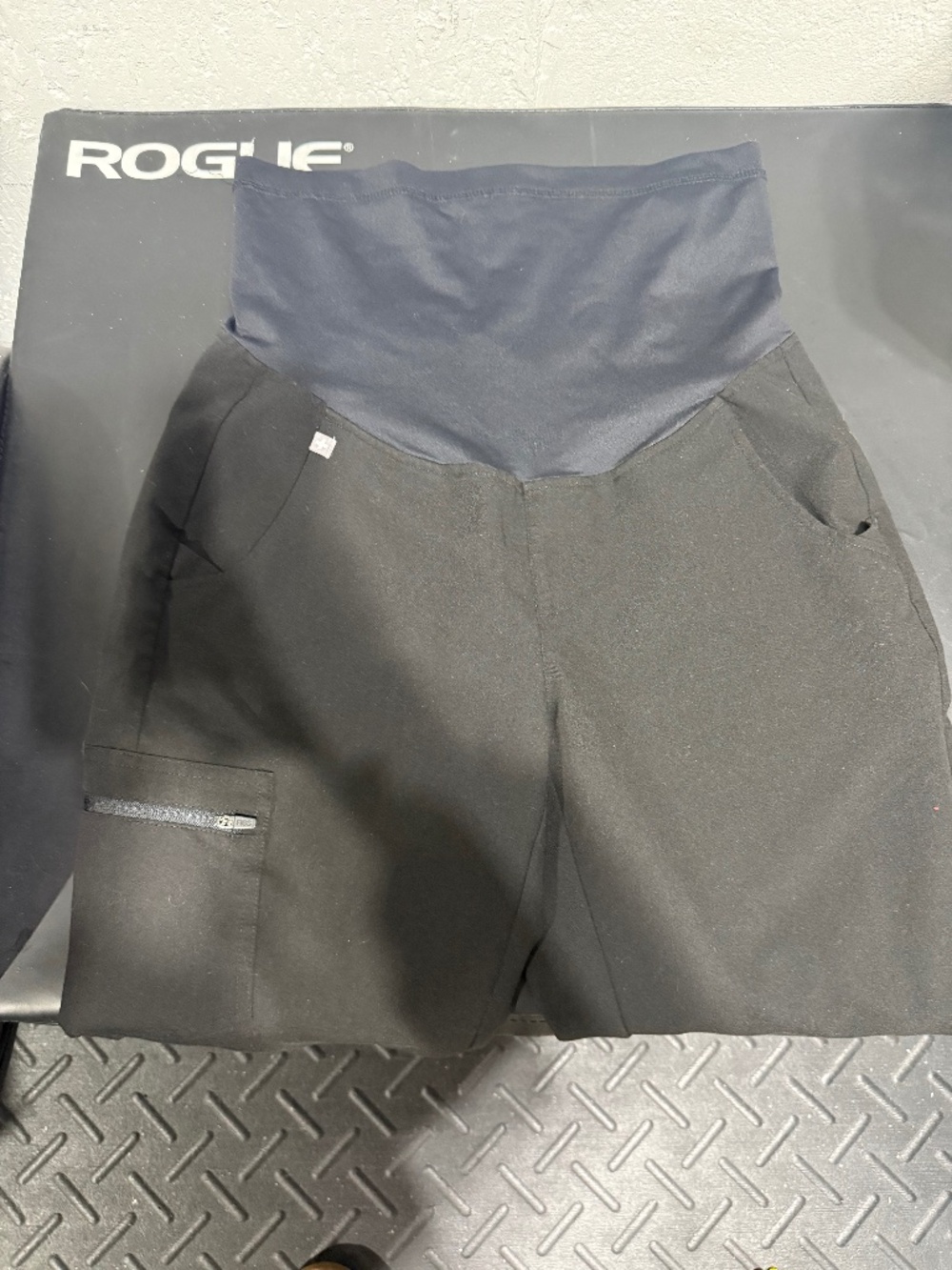 FIGS Maternity Scrub Pants – Black – Size Small